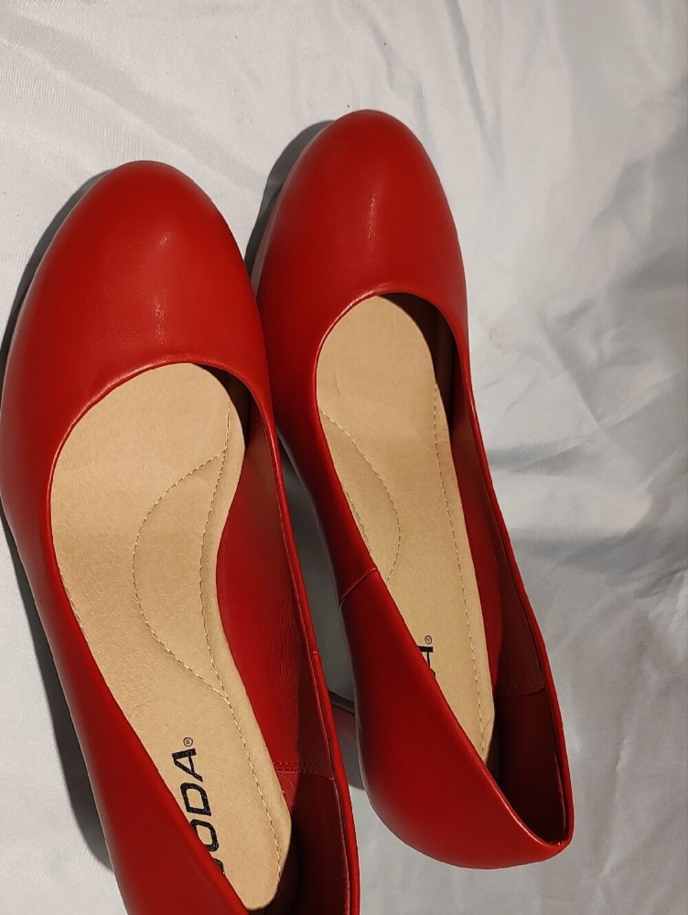 Soda Women's Red Round-Toe Mid Heel Pumps - Picture 2 of 4